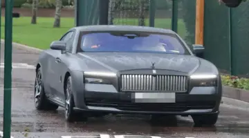 كهربائية بـ24 مليونا.. حكاية سيارة صلاح التي غادر بها الليفر بعد إصابته